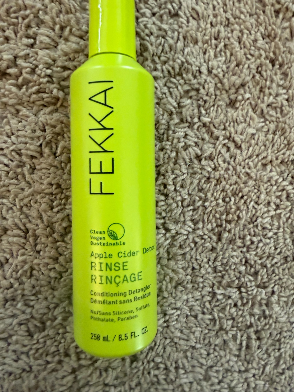 Fekkai Apple Cider Rinse Detangler — Bright Lime